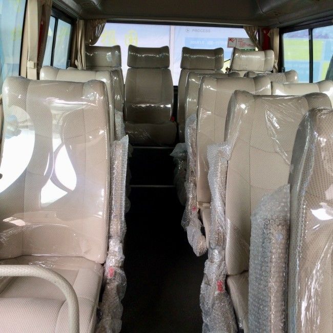 Autobuses de 7 metros de diésel 25 asientos manual 5 marchas para el transporte público.
