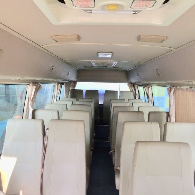 Autobús Eléctrico Coaster de 18 Plazas con Autonomía de 200 km y Batería de 89.7 kWh para Transporte Público